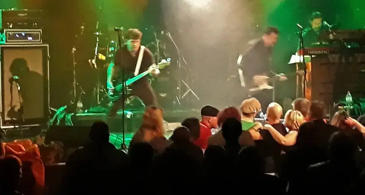 Straighten’ Out (Stranglers Tribute)
