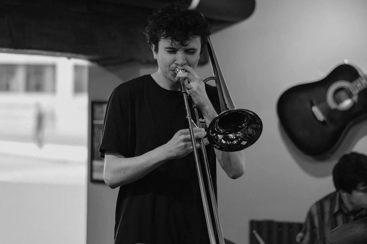 THE NUTSHELL JAZZ CLUB: EMERGING SESSIONS JOE EVANS SEXTET: MESSENGERS AND MORE