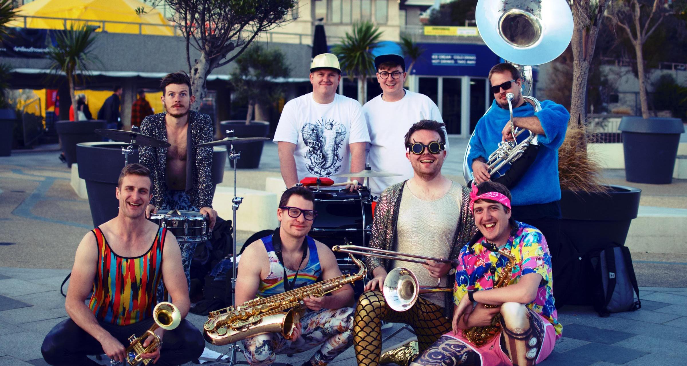 Tuba Libres + Skaraman